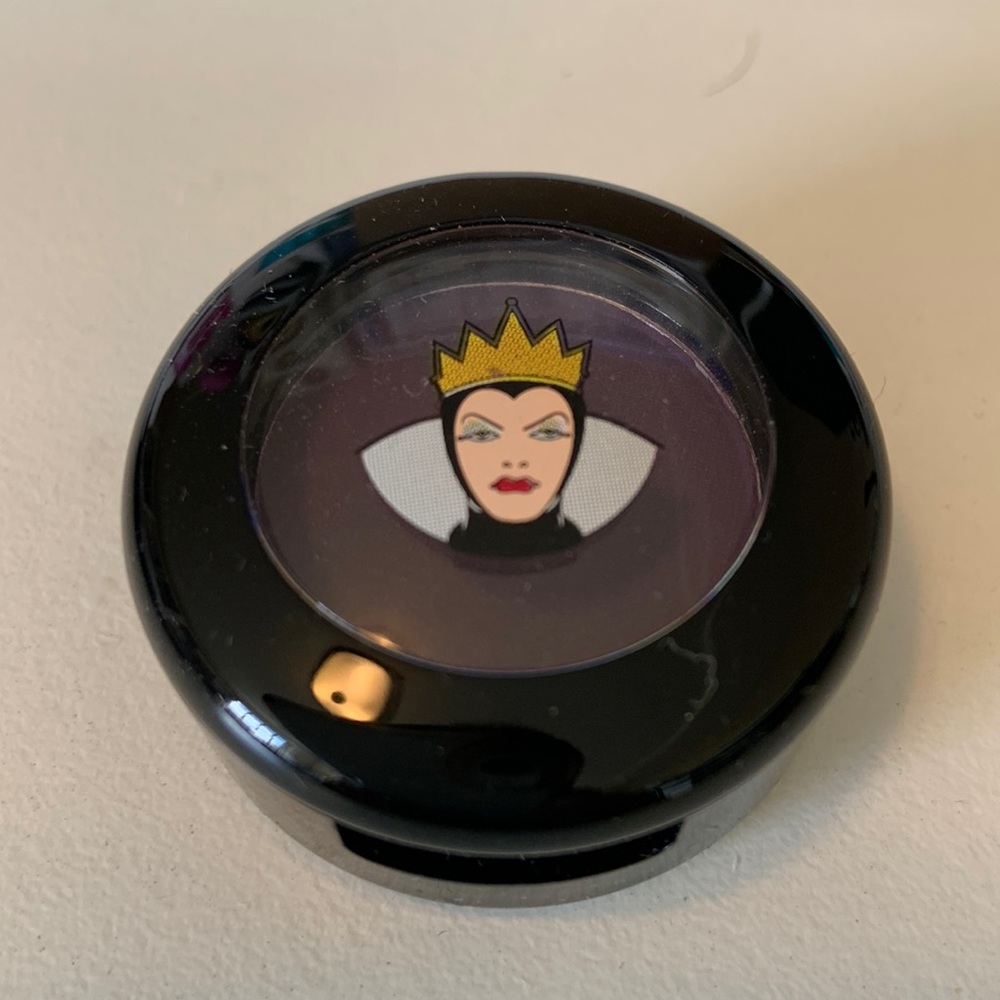 Limited Edition MAC Matte eyeshadow in Vile Violet